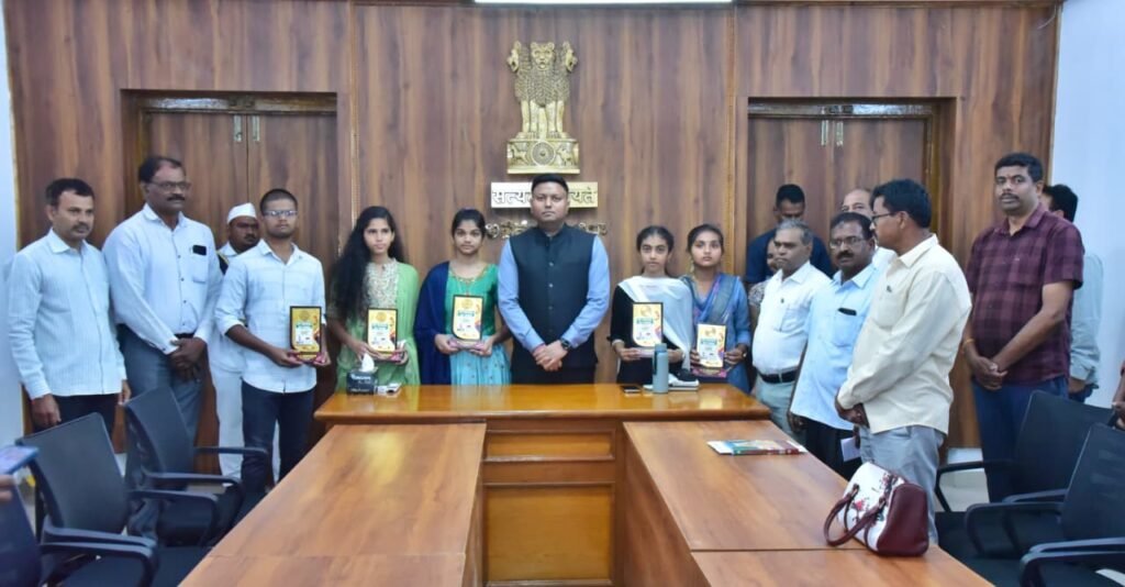 విద్యార్థుల ప్రతిభకు కలెక్టర్ ప్రశంసలు