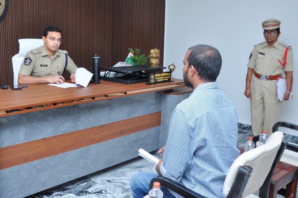 అర్జీల పరిష్కారంలో అలసత్వం వద్దు!