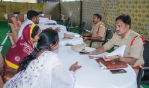 పి.జి.ఆర్‌.ఎస్ లో జిల్లా ఎస్పీ ఫిర్యాదులు స్వీకరణ.