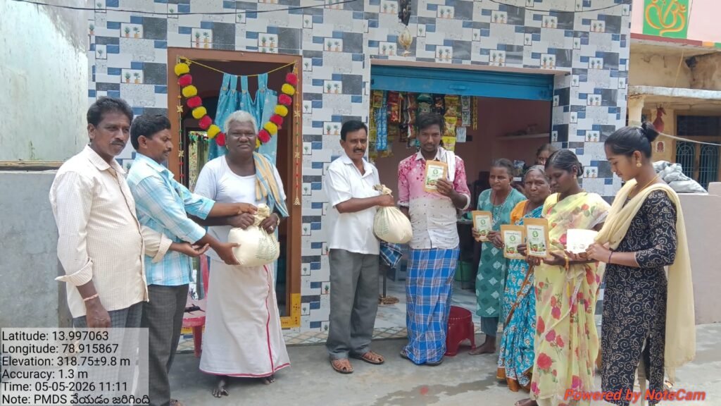 రైతులకు నవధాన్యాల కిట్లు పంపిణీ