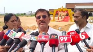 స్థల వివాదంలో మంత్రికి సంబంధం లేదంటూ బాధితుల స్పష్టం