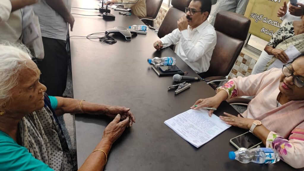 84 ఏళ్ల తల్లిని వేధిస్తున్న కూతుళ్లు, మనవడు..