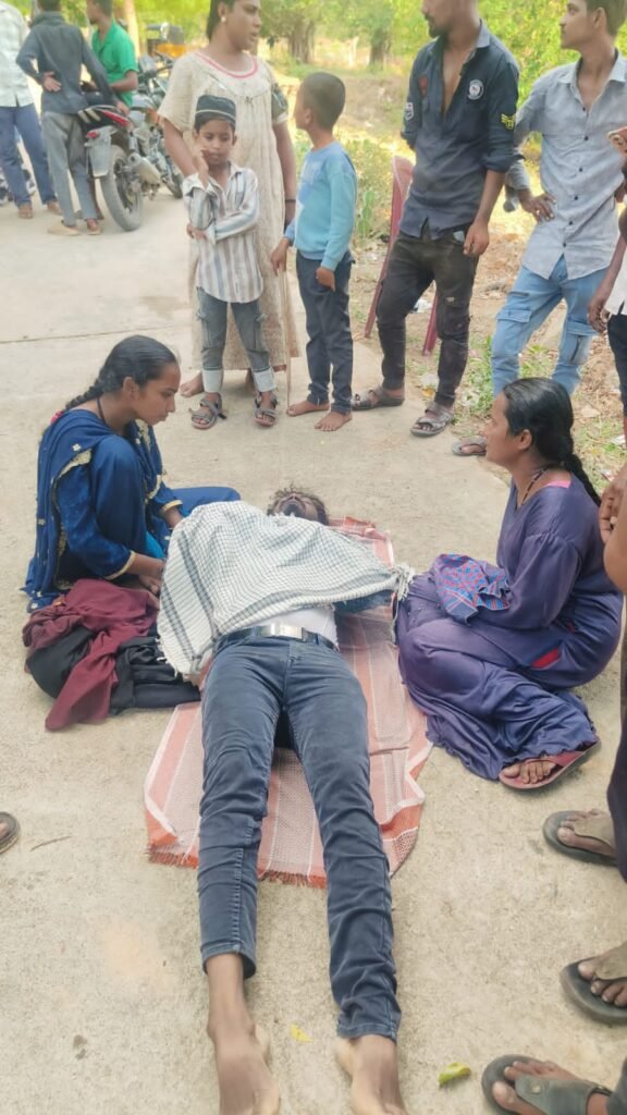 ఈతకు వెళ్లి యువకుడు మృతి