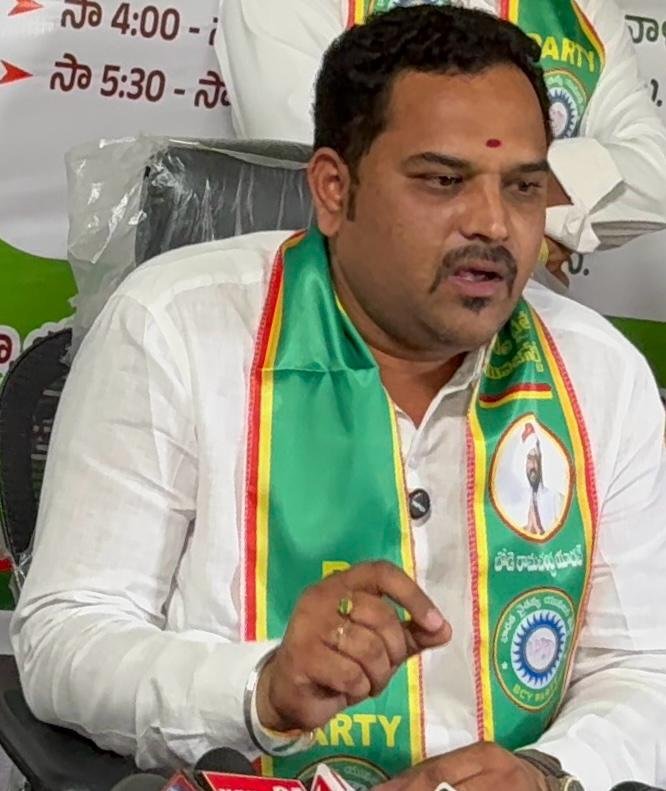 మృతదేహాన్ని బైక్‌పై తీసుకెళ్లడం నాగరిక సమాజానికే సిగ్గుచేటు