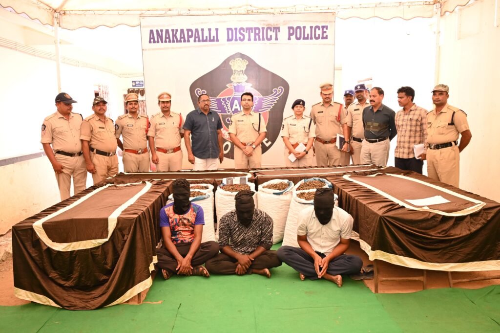 భారీ గంజాయి రవాణా ముఠా గుట్టురట్టు