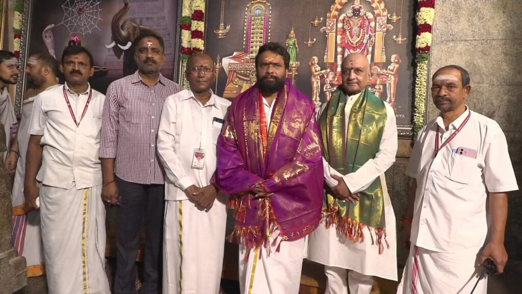 శ్రీకాళహస్తీశ్వర స్వామిని దర్శించుకున్న వసంసెట్టి సుభాష్