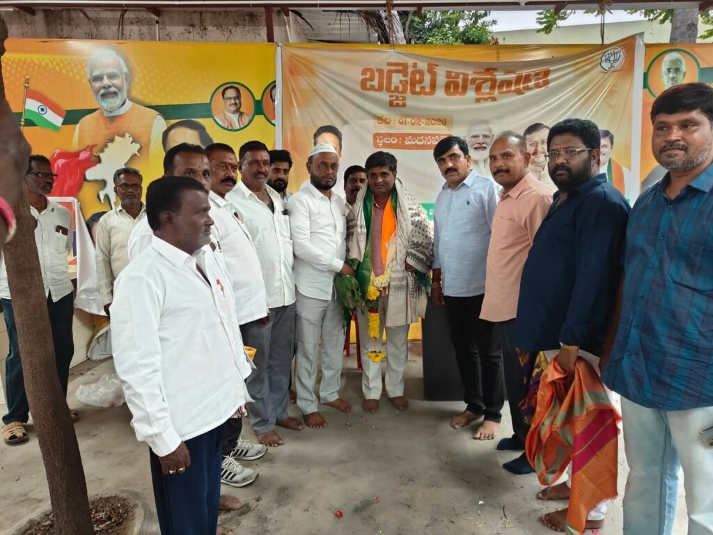 నరేంద్ర కుమార్ రెడ్డిని సన్మానించిన బీజేపీ నేతలు