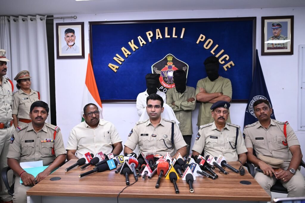 అంతర్ జిల్లా బైక్ , బంగారు ఆభరణాల దొంగల ముఠా అరెస్ట్