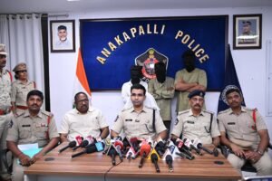 అంతర్ జిల్లా బైక్ , బంగారు ఆభరణాల దొంగల ముఠా అరెస్ట్
