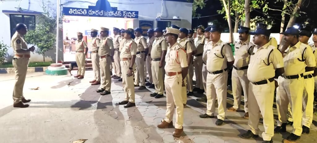 విజిబుల్ పోలీసింగ్‌లో భాగంగా ఆకస్మిక కార్డన్ అండ్ సెర్చ్ ఆపరేషన్ నిర్వహణ.