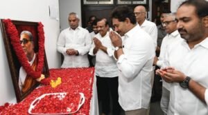 టంగుటూరి ప్రకాశం పంతులుకు వైఎస్ జగన్ నివాళి