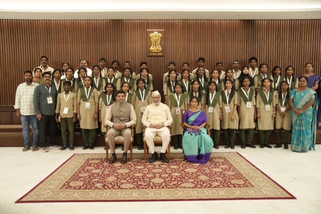 ప్రభుత్వ పాఠశాల విద్యార్థులకు ఢిల్లీలో అరుదైన గౌరవం.