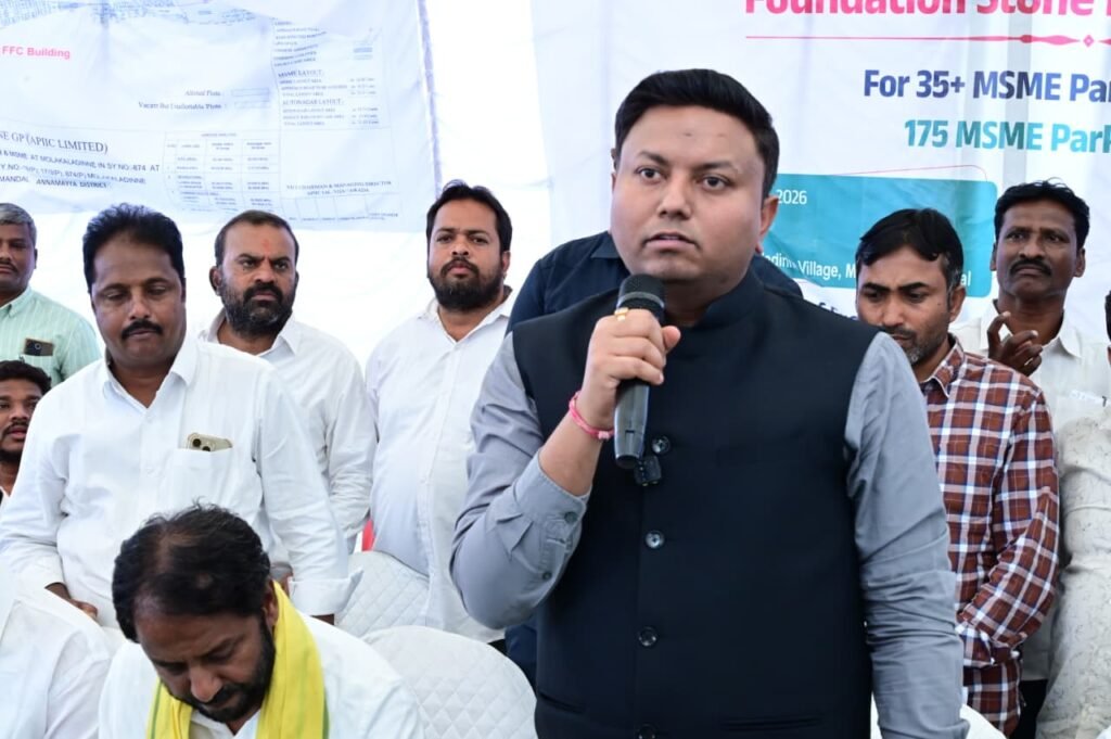 మొలకలదిన్నెలో ఫ్యాక్టరీ కాంప్లెక్స్‌కు శంకుస్థాపన.