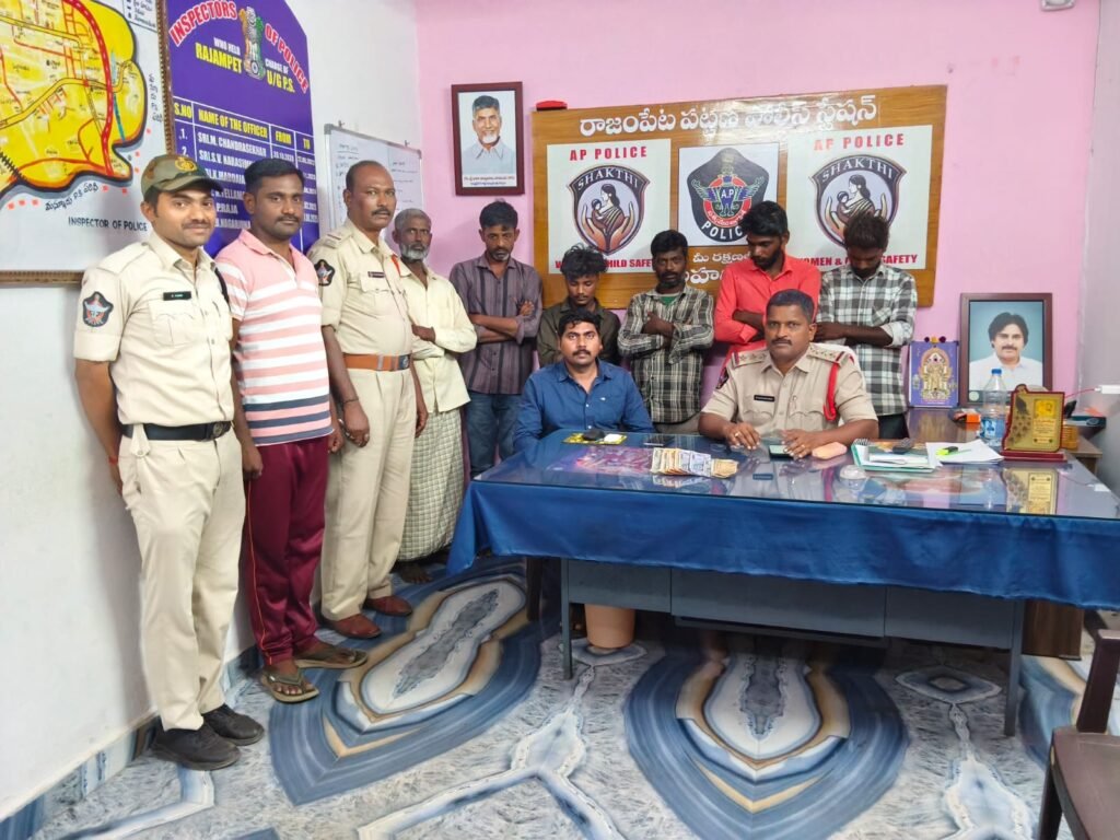 పేకాట ఆడుతున్న ఆరుగురు అరెస్ట్.. నగదు స్వాధీనం