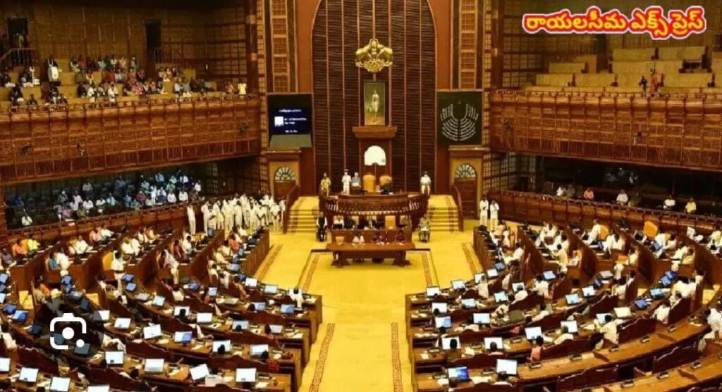 విద్యార్థినులకు ప్రతినెలా మూడు సెలవులు