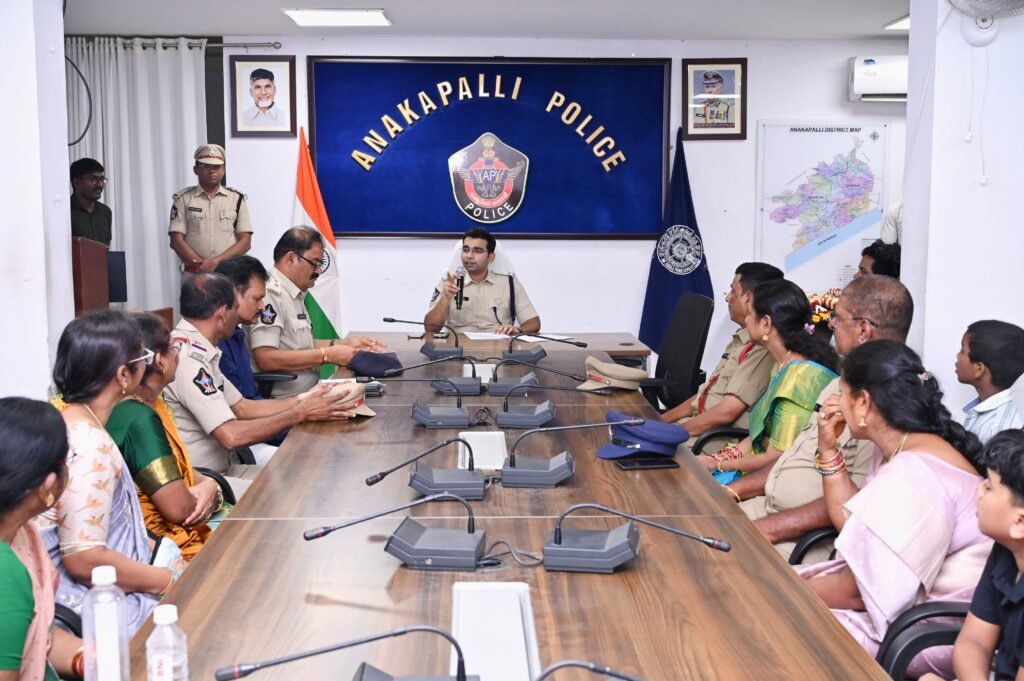 ​పోలీసు శాఖలో పదవీ విరమణ పొందిన అధికారులకు ఘన వీడ్కోలు