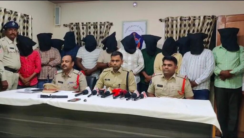 బ్లాక్ మెయిల్ చేస్తున్న గంజి నాగరాజు, శివరాం పై కేసు నమోదు
