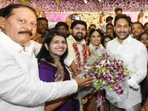 అనంతపురం జిల్లాలో మాజీ సీఎం వైఎస్ జగన్మోహన్ రెడ్డి పర్యటన