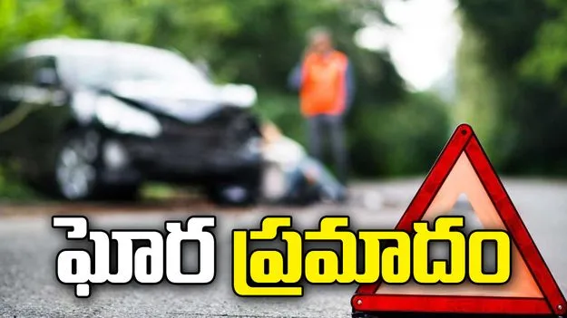 కారు, రేసింగ్ బైక్ ఢీ.. ఐదుగురు మృతి