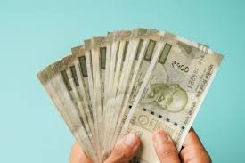 ఫ్యాక్టరీలో జీతాలు పెంచాలని ఆందోళన