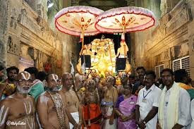 ముత్యపుపందిరిపై భక్తులను కటాక్షించిన శ్రీ గోవిందరాజస్వామి