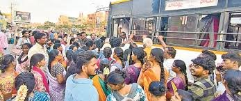 ప్రయాణికుల ప్రాణాలకు లేదు గ్యారంటీ