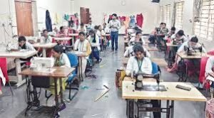 బాలికలకు టైలరింగ్‌లో శిక్షణ