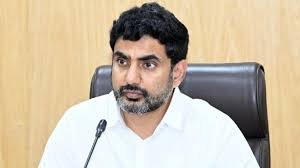 సింగపూర్ చేరుకున్న విద్య, ఐటి శాఖల మంత్రి నారా లోకేష్.