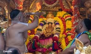స్వర్ణరథంపై సిరుల తల్లి శ్రీ పద్మావతి అమ్మవారి దివ్య కటాక్షం
