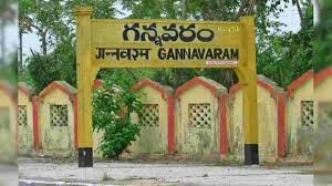గన్నవరం మండలం అల్లాపురంలో ఘర్షణ..!