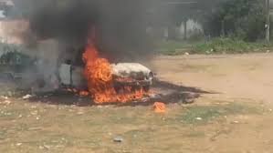 కోడూరులో మూడు కార్లు దగ్ధం