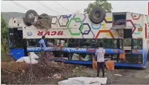 ఏపీ లో మరో ప్రైవేట్ ట్రావెల్స్ బస్సు బోల్తా