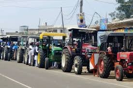 సాతులూరు వద్ద రైతుల ధర్నా: హైవేపై నిలిచిన వాహనాలు