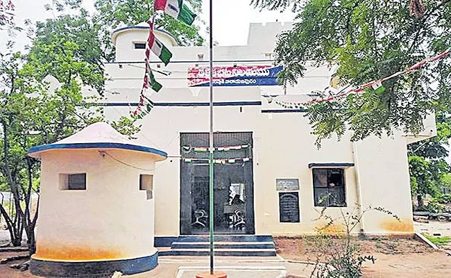 పోలీస్ స్టేషన్లపై దంపతుల పంచాయతీ వ్యవహారంపై ఆరోపణలు