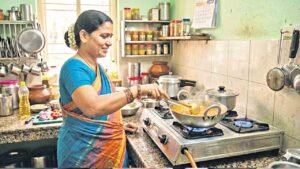 మహిళలు, గృహిణులు మీరు వంట గదిలో చాలా జాగ్రత్తగా ఉండాలి