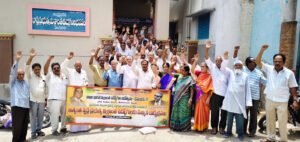 పెన్షనర్ల సమస్యలు పరిష్కరించాలి