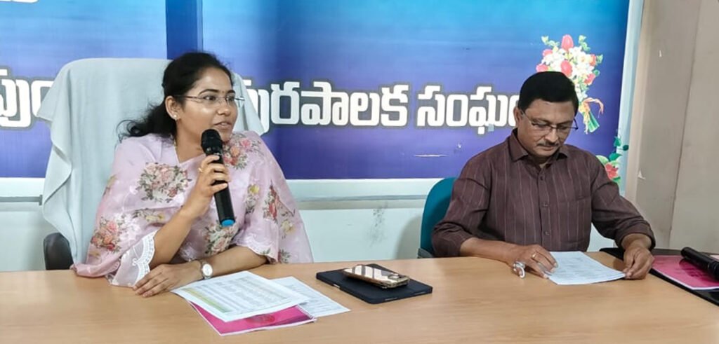 పర్యావరణ కాలుష్య నివారణలో భాగస్వాములుకావాలి