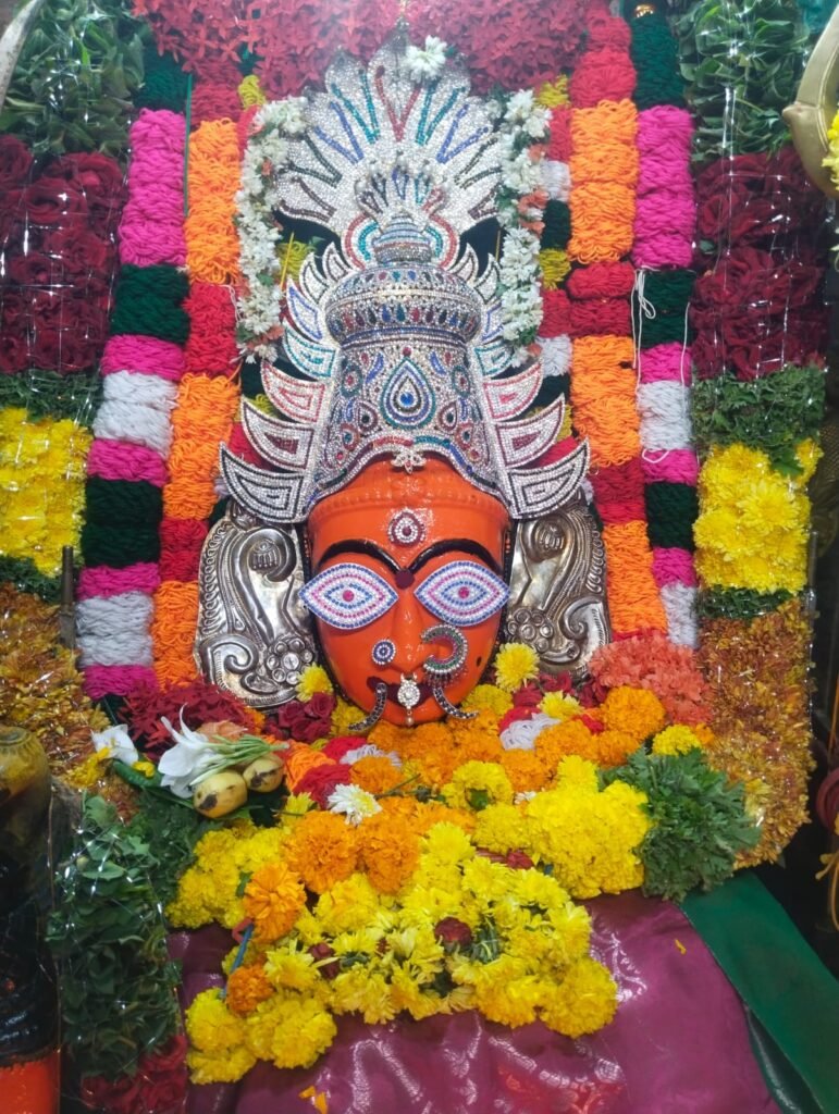 శ్రీమారెమ్మ, చాముండేశ్వరిదేవి ఆలయాలలో పూజలు