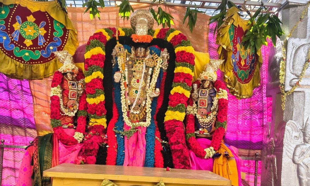 శ్రీవారి ఉత్సవ విగ్రహాలకు పూజలు