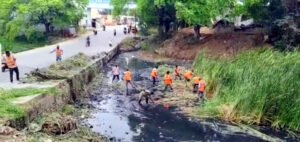 కౌండిన్యనది కాలువలో పారిశుద్ధ్య పనులు