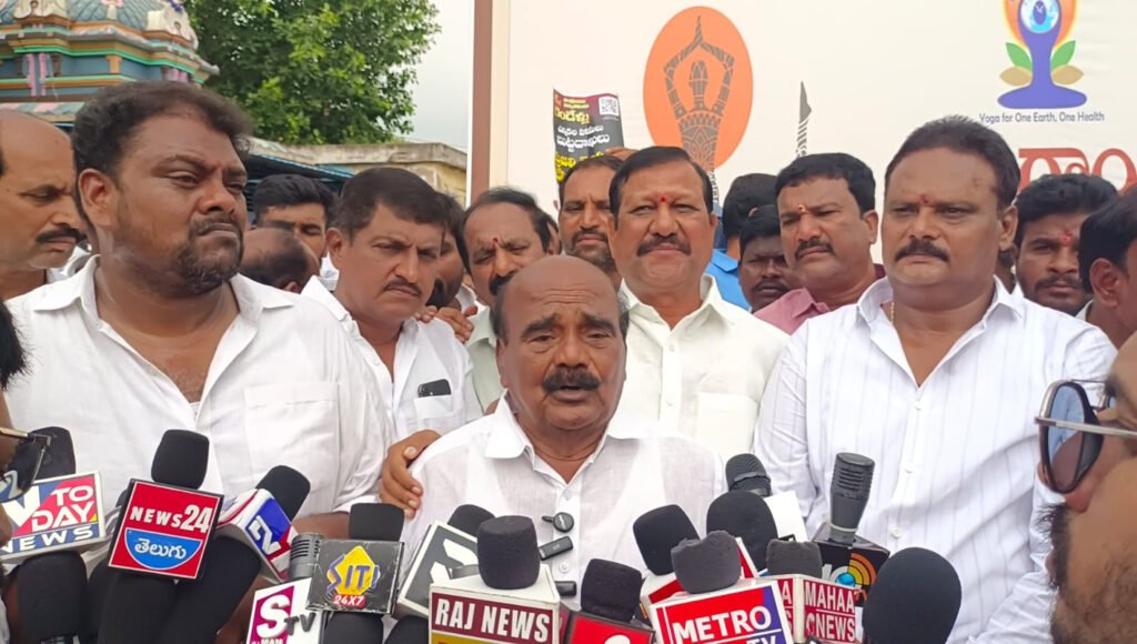 బాబు వెన్నుపోటు పాలనపై తిరుగుబాటు జెండా