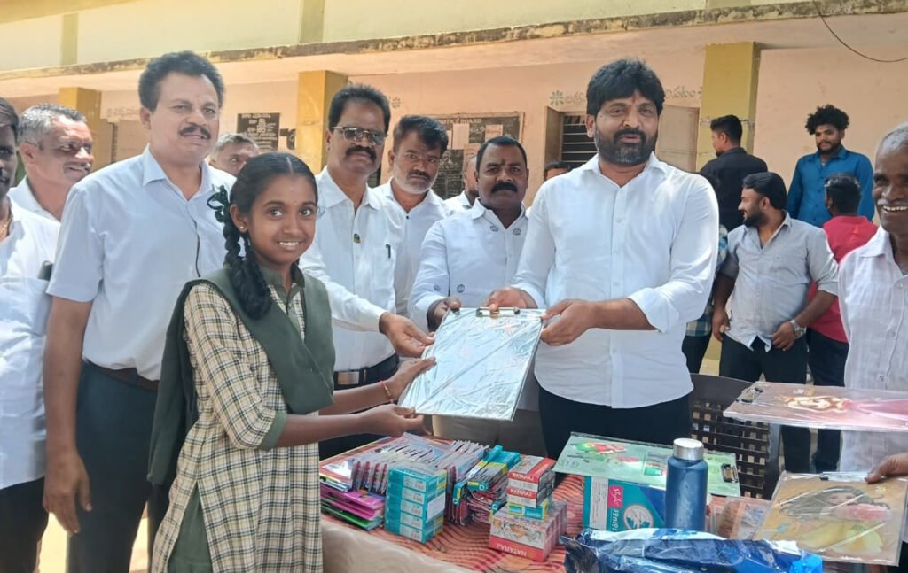 ప్రభుత్వపాఠశాలల విద్యార్థులకు చేయూతనివ్వండి