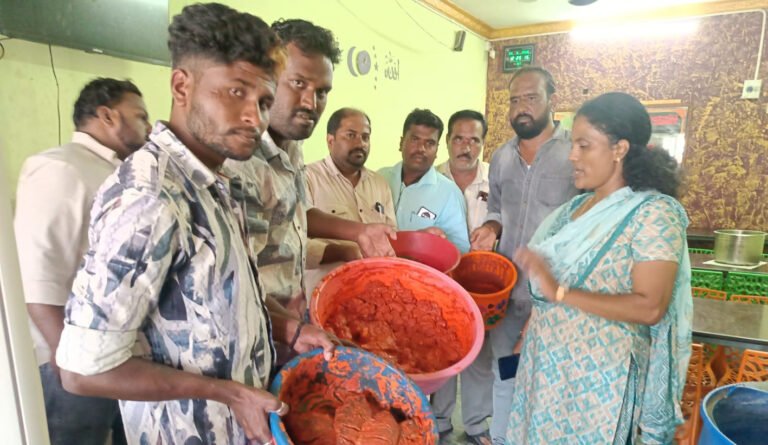 పుంగనూరు హోటళ్లపై ఫుడ్‌ సేఫ్టి అధికారి దాడులు