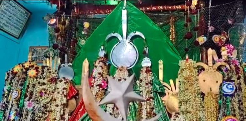 పీర్లచావిడిలో ప్రత్యేక ప్రార్థనలు