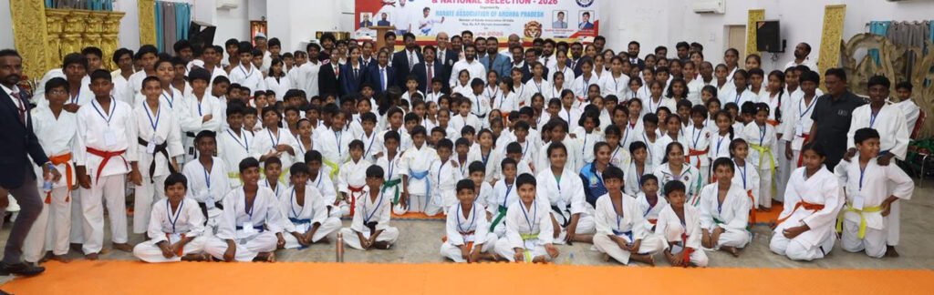 కరాటేలో చిన్నారులకు పథకాలు