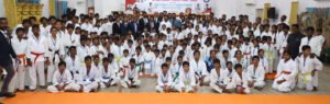కరాటేలో చిన్నారులకు పథకాలు
