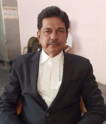న్యాయవాదులు విధులు బహిష్కరణ