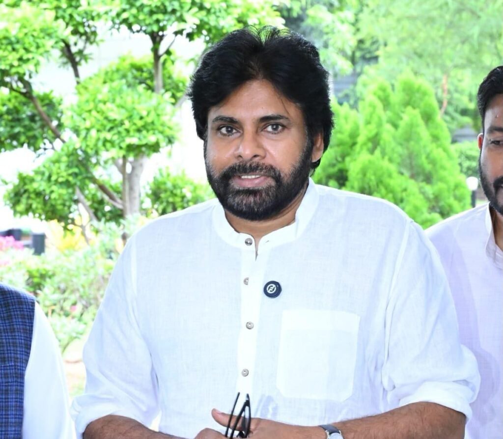 హన్మకొండ చేరుకున్న ఏపీ డిప్యూటీ సీఎం పవన్ కల్యాణ్.