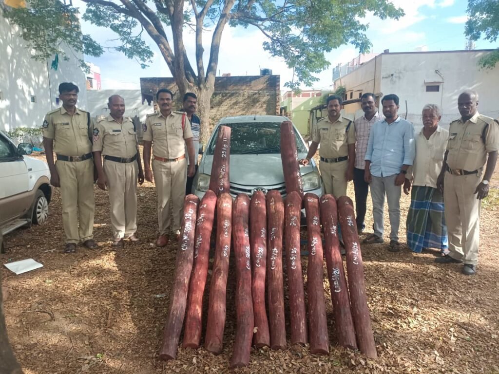 కల్లూరులో భారీ ఎర్రచందనం స్వాధీనం