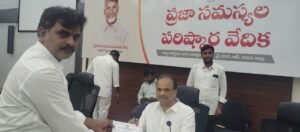 ప్రభుత్వ చెరువు భూమి ఆక్రమణపై కలెక్టర్‌కు ఫిర్యాదు
